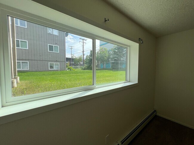 Foto del edificio - 3530 E 42nd Ave