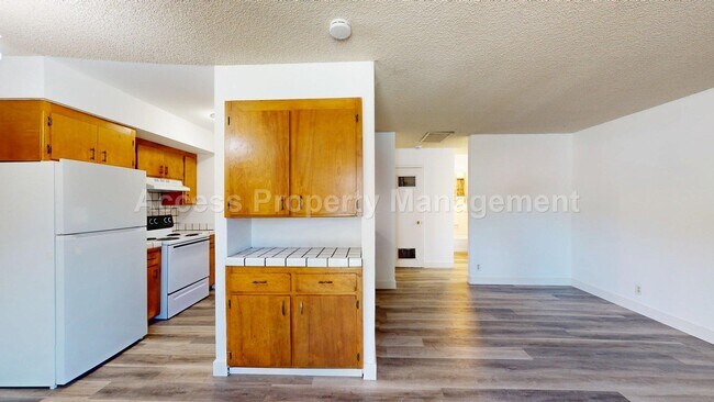 Foto del edificio - 617 W Santa Fe Ave