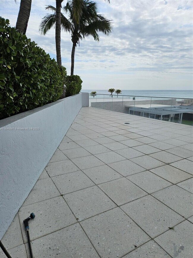 Foto del edificio - 18911 Collins Ave