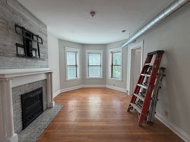 Building Photo - 4335 N Damen Ave