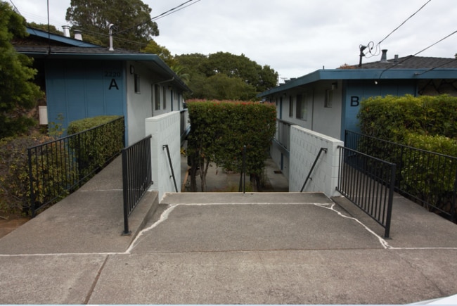 Photo - 2220 Lake Rd Apartment