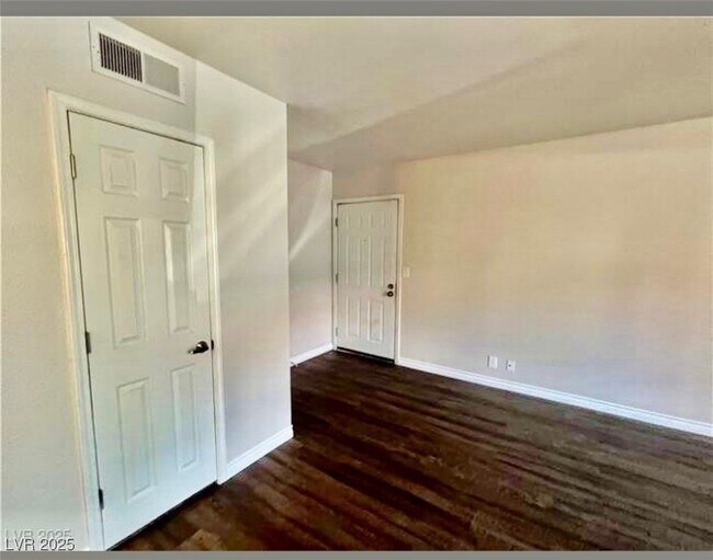 Foto del edificio - 5260 River Glen Dr