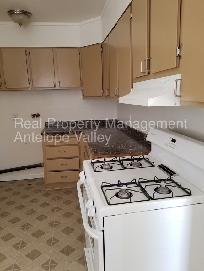 Foto del edificio - Cute 1 bed, bonus room, 1 bath in Rosamond