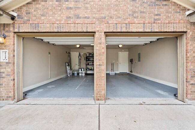 Building Photo - 2724 Lane City Dr