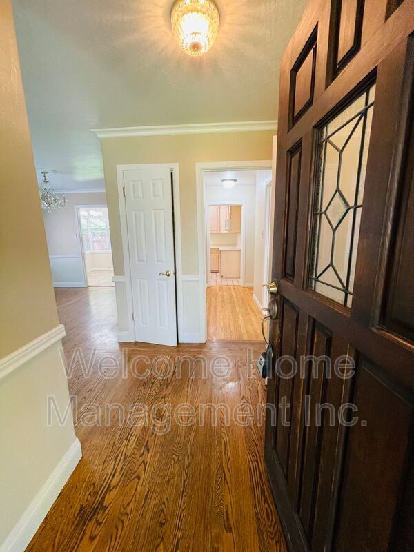 Foto del edificio - 2561 Olympic Blvd