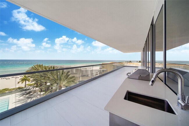 Foto del edificio - 18501 Collins Ave