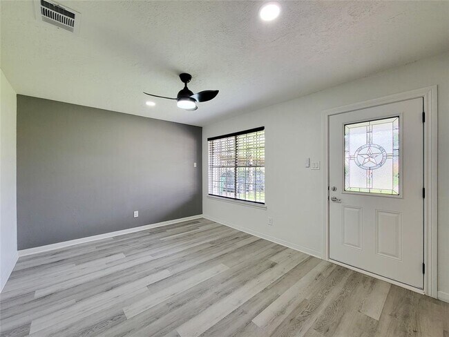 Foto del edificio - 10614 Bainbridge St