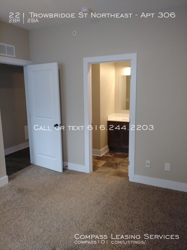 Building Photo - 221 Trowbridge St NE