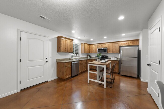 Building Photo - 2801 E 450 N