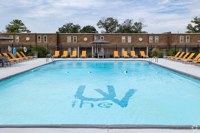Pool - University Village - Carbondale, IL