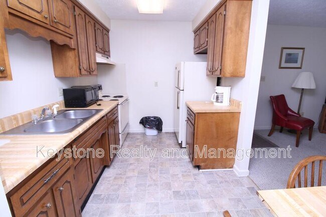 Foto del edificio - 102 Laurel Cove Dr