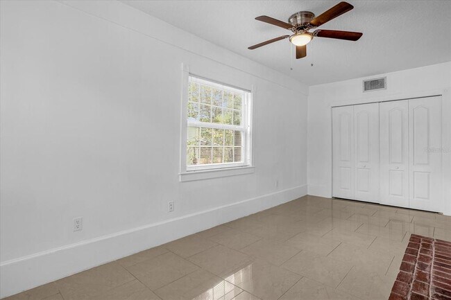 Foto del edificio - 490 Shoreview Ave