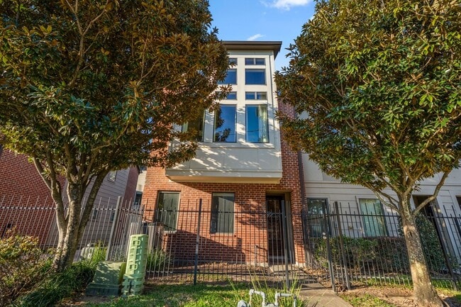 Building Photo - 2824 Leeland St