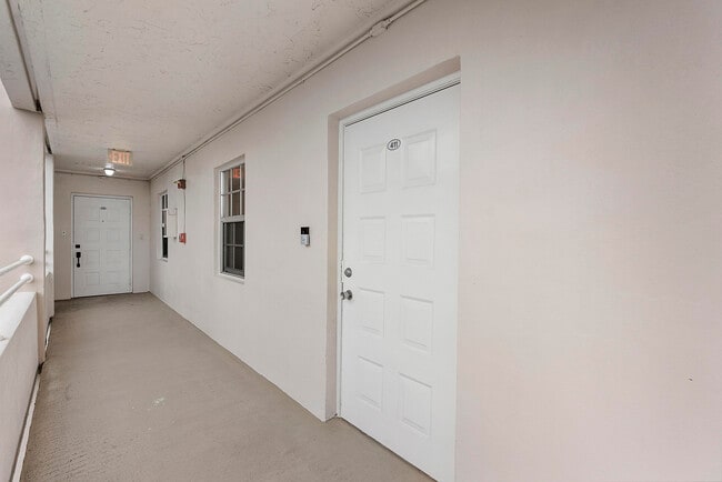 Building Photo - 3900 Oaks Clubhouse Dr