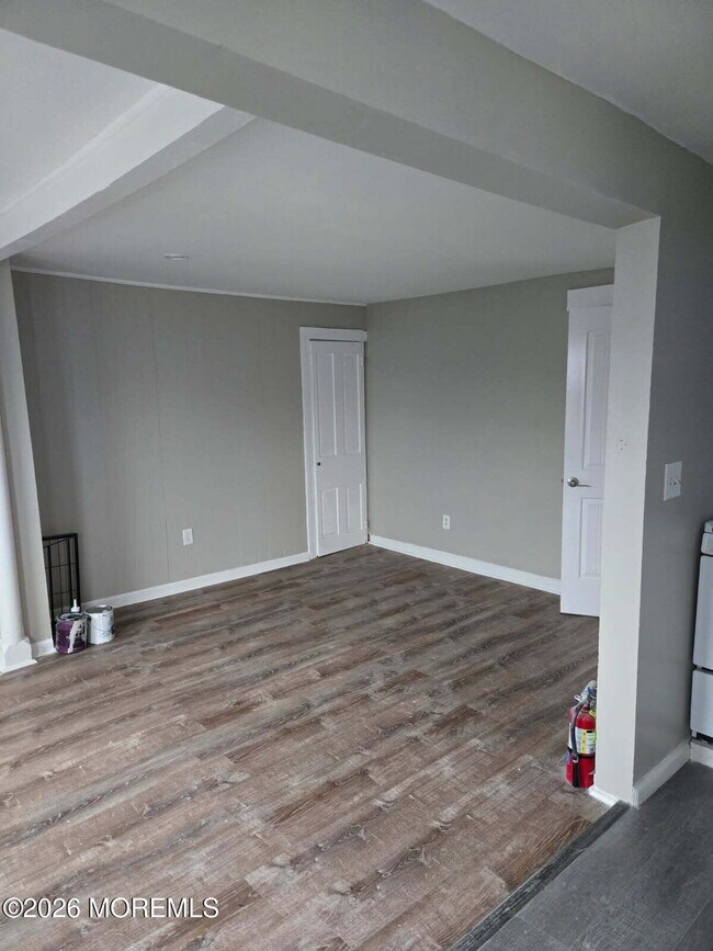 Foto del edificio - 43 Webb Ave