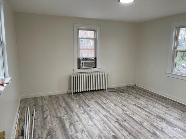 Foto del edificio - 370 Stewart Ave
