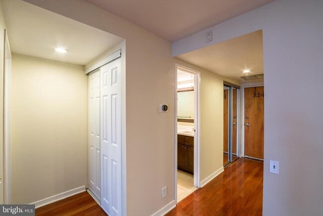 Foto del edificio - 301 Race St