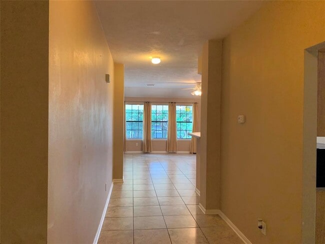 Building Photo - 9303 Eaglewood Spring Dr
