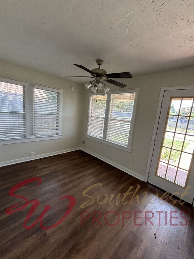 Building Photo - Charming 2-Bedroom, 1-Bath Cottage with Spacious Yard