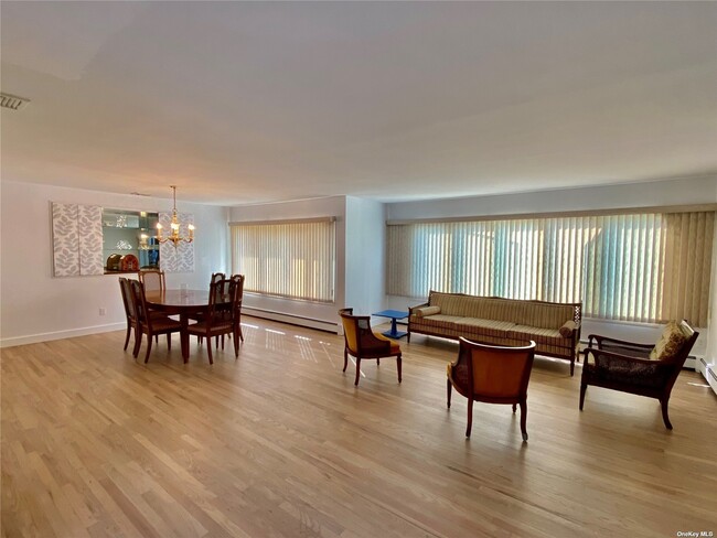 Foto del edificio - 1230 Crittens Ln