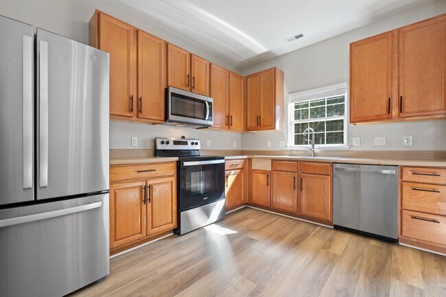 Foto del edificio - Renovated Split-Level Home in Hope Valley Farms