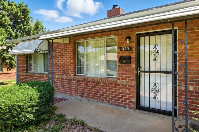Foto del edificio - 3 Bedroom / 2 Bathroom Home With Large Bac...