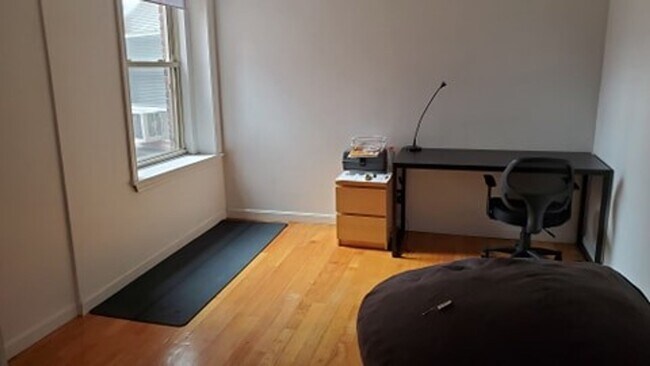 Building Photo - 3 Bedroom