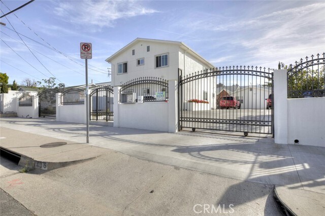 Foto del edificio - 7408 Radford Ave