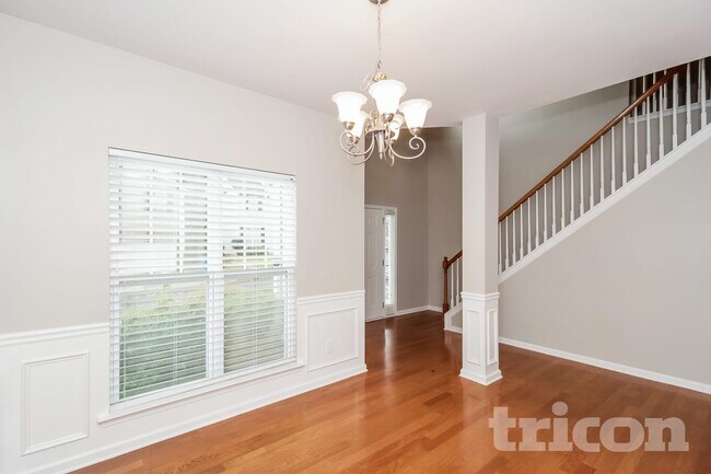 Building Photo - 46 Crescent Woode Way