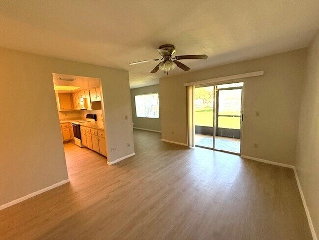 Foto del edificio - 2bedroom 2bath updated end unit condo on f...