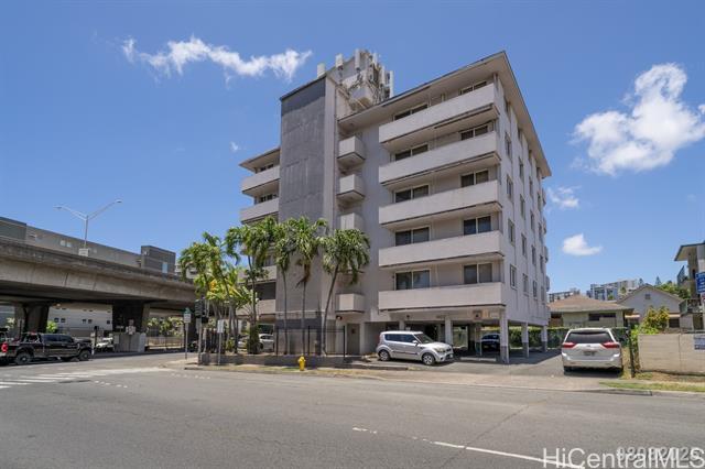 Building Photo - 1402 Piikoi St