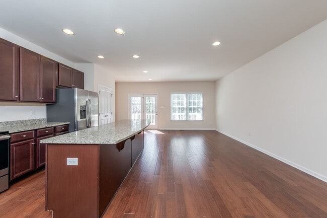 Building Photo - 121 Parkway Ct
