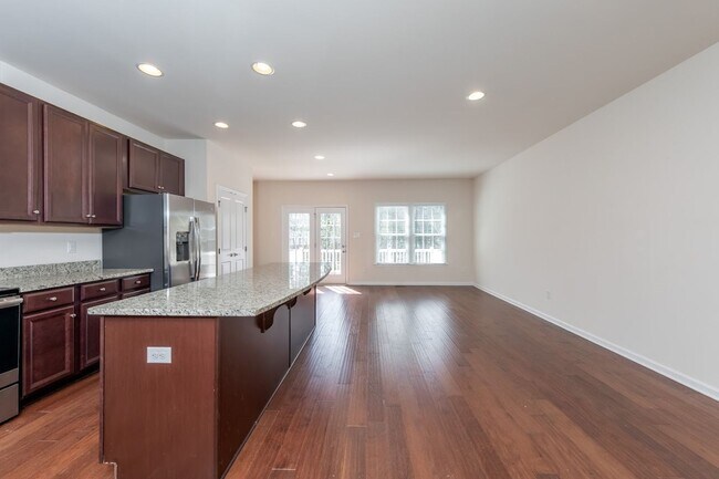 Foto del edificio - 121 Parkway Ct