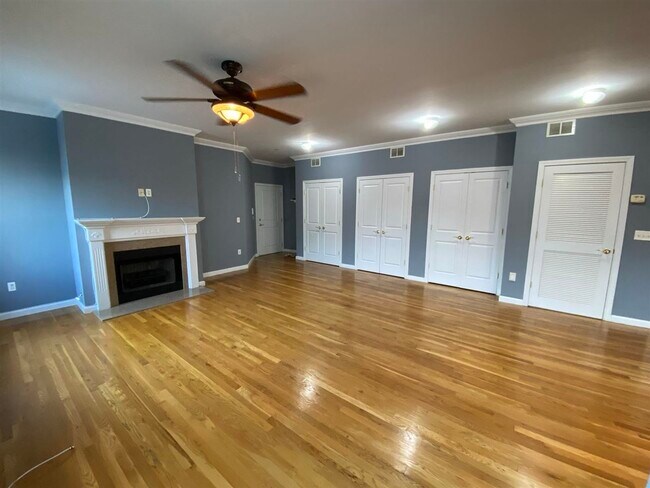 Foto del edificio - 6120 Fillmore Pl