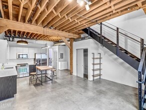 Building Photo - 527 Molino St