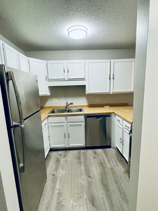 Building Photo - 7154 72nd Ln N