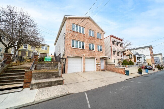 Foto del edificio - 255 Winfield Ave