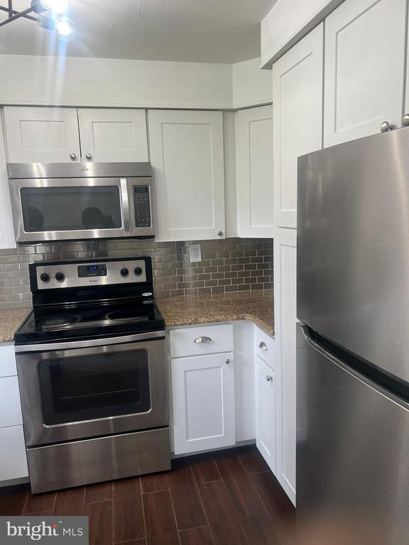 Primary Photo - 204 B Warwick Rd