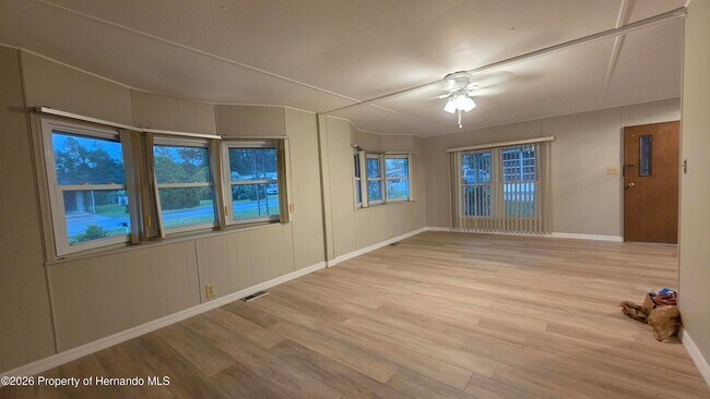 Foto del edificio - 7162 Fairlane Ave