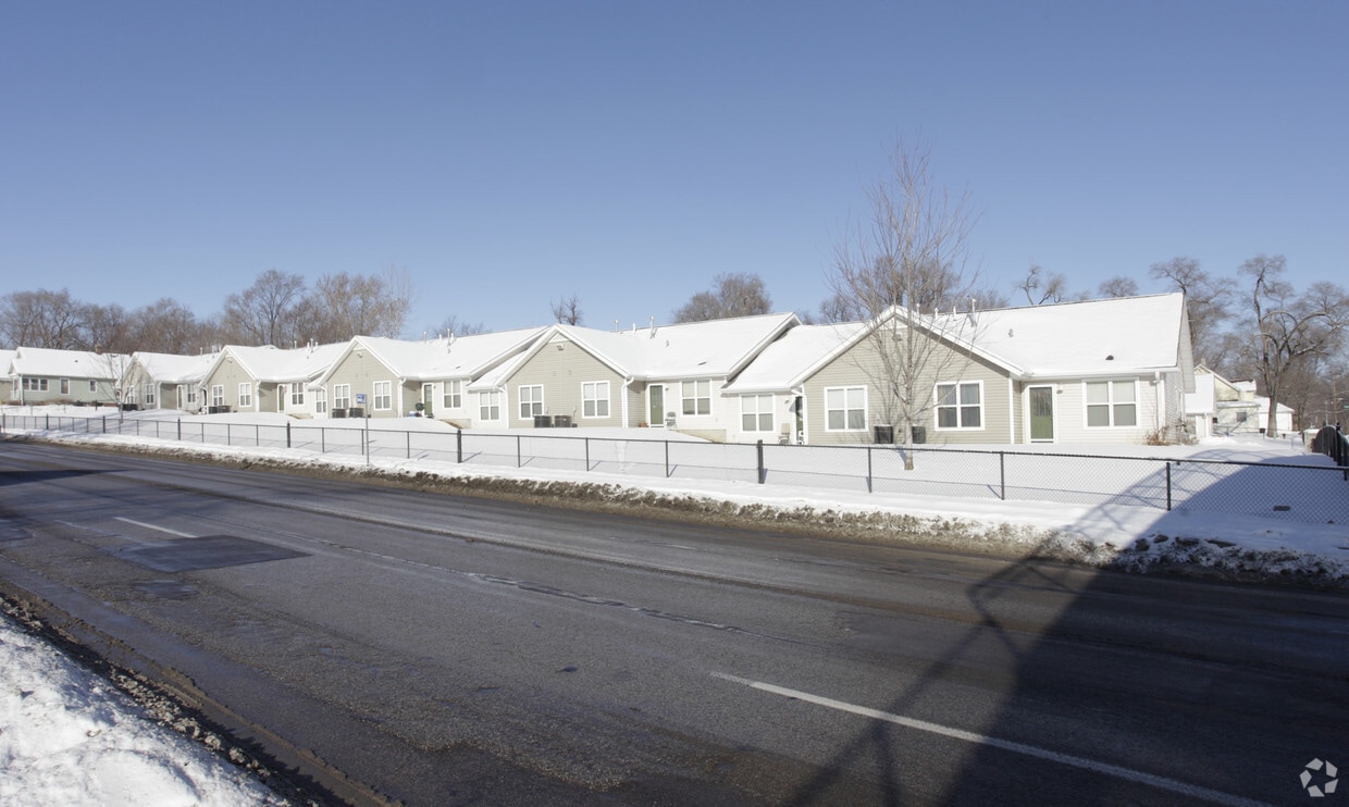 Building Photo - Meredith Manor Apartments