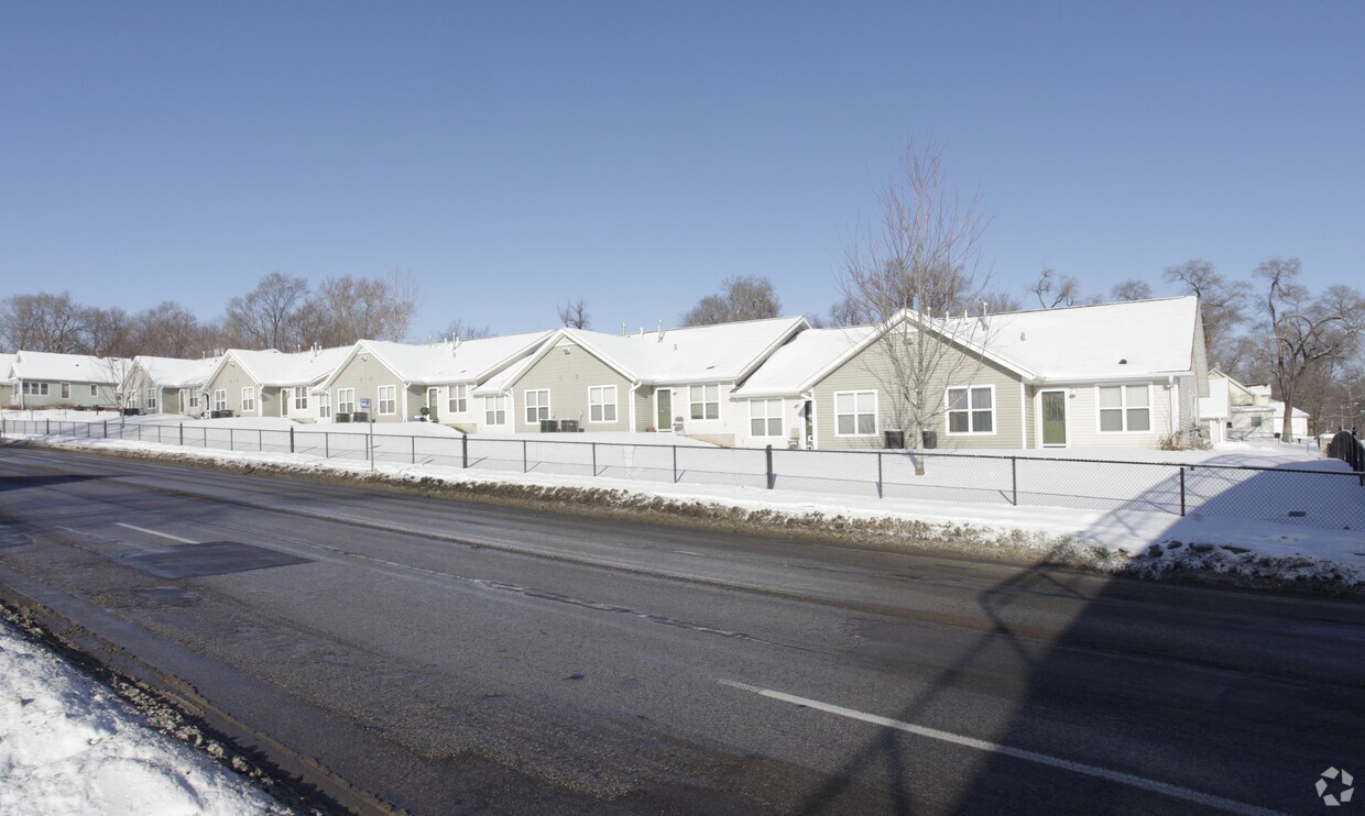 Foto del edificio - Meredith Manor Apartments