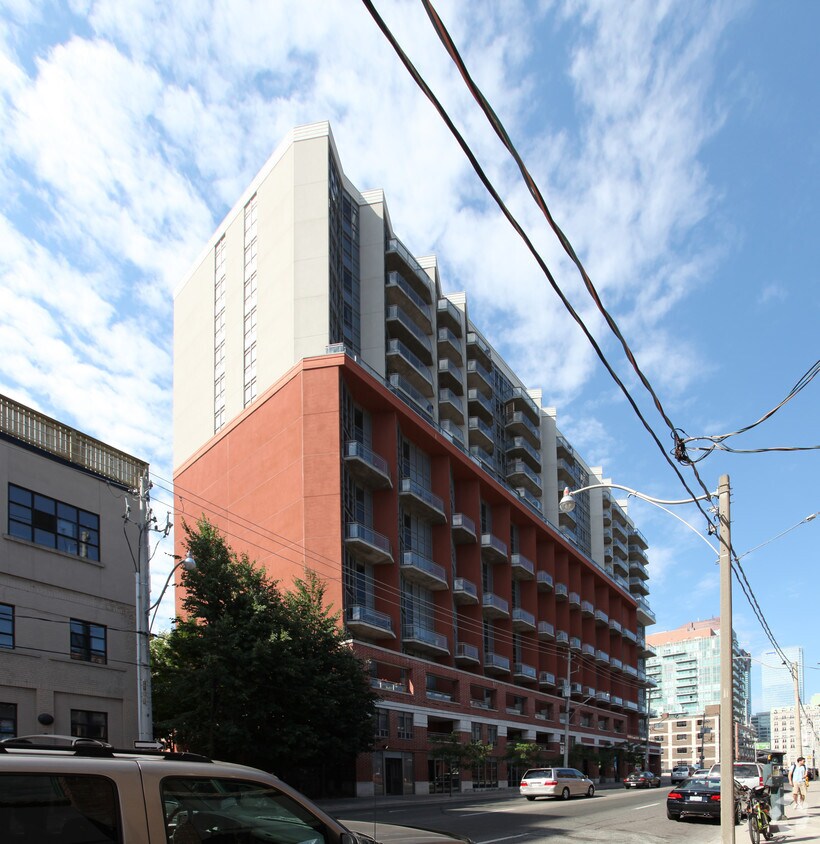Building Photo - 255 Richmond St E