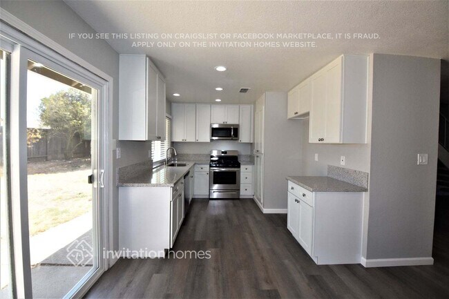 Building Photo - 3909 Smithfield Way