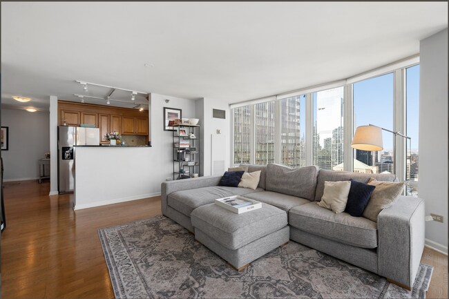 Building Photo - 345 N La Salle Dr