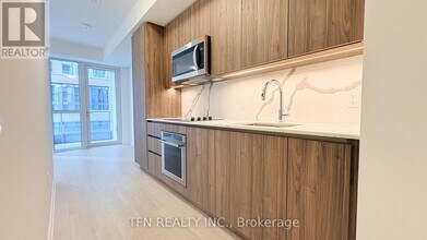 Building Photo - 15 Richardson St