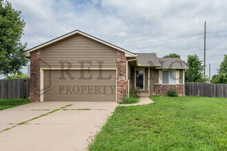 Building Photo - 1349 N Aksarben Ct