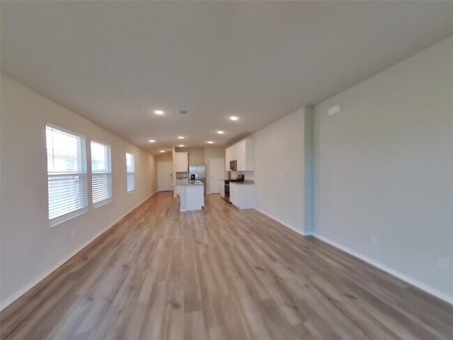 Building Photo - 5120 Saddle Clb Dr