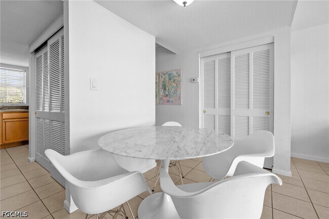 Foto del edificio - 864 Courtington Ln