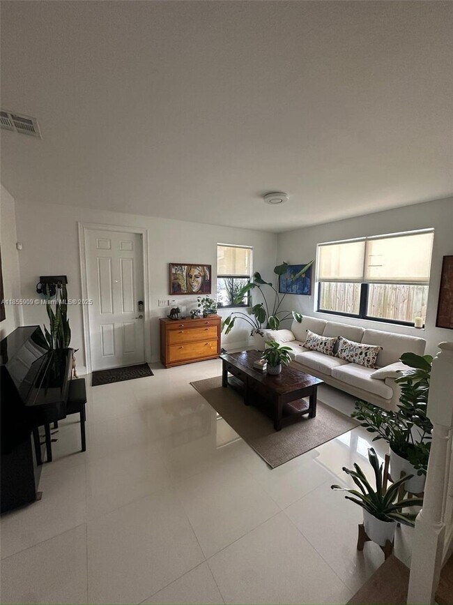 Foto del edificio - 9941 NW 86th Ter