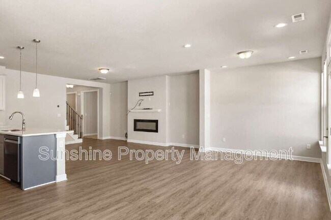 Foto del edificio - 235 McCormick Dr
